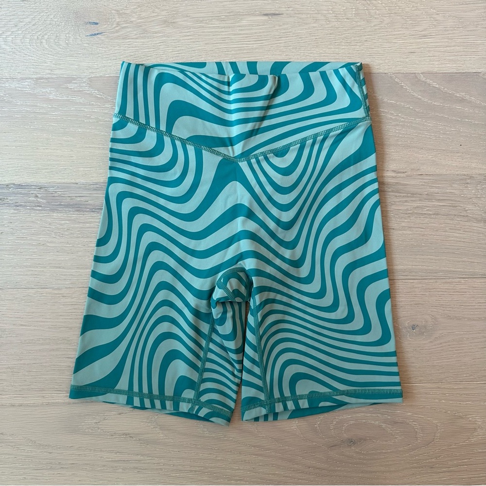 Balance Athletica Size Small Storm Rider Short in Habitat Pattern